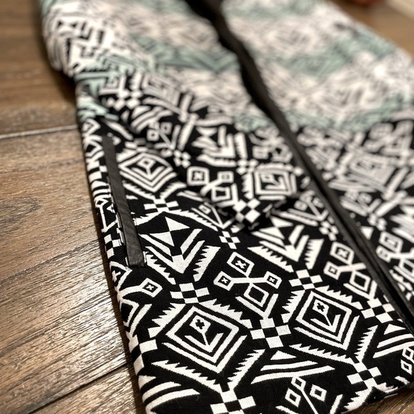 Love 21 Blazer Jacket Black Green Geometric Open Lined Collarless Work Size XS - Picture 8 of 11